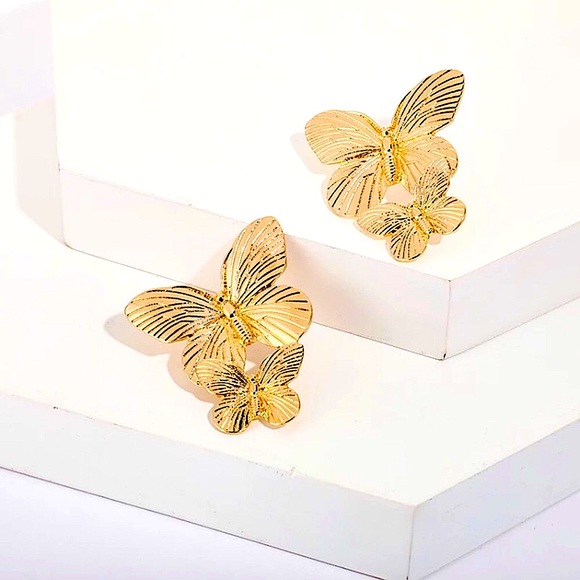 ⚜️[𝟯/$𝟭𝟴]⚜️Big Gold 2 Butterfly Earrings NEW - Picture 3 of 9